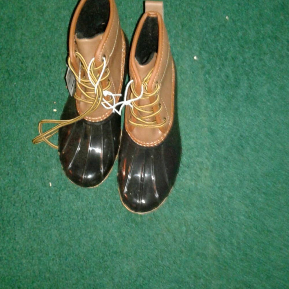 Water boots with light lining and padded feet NWT